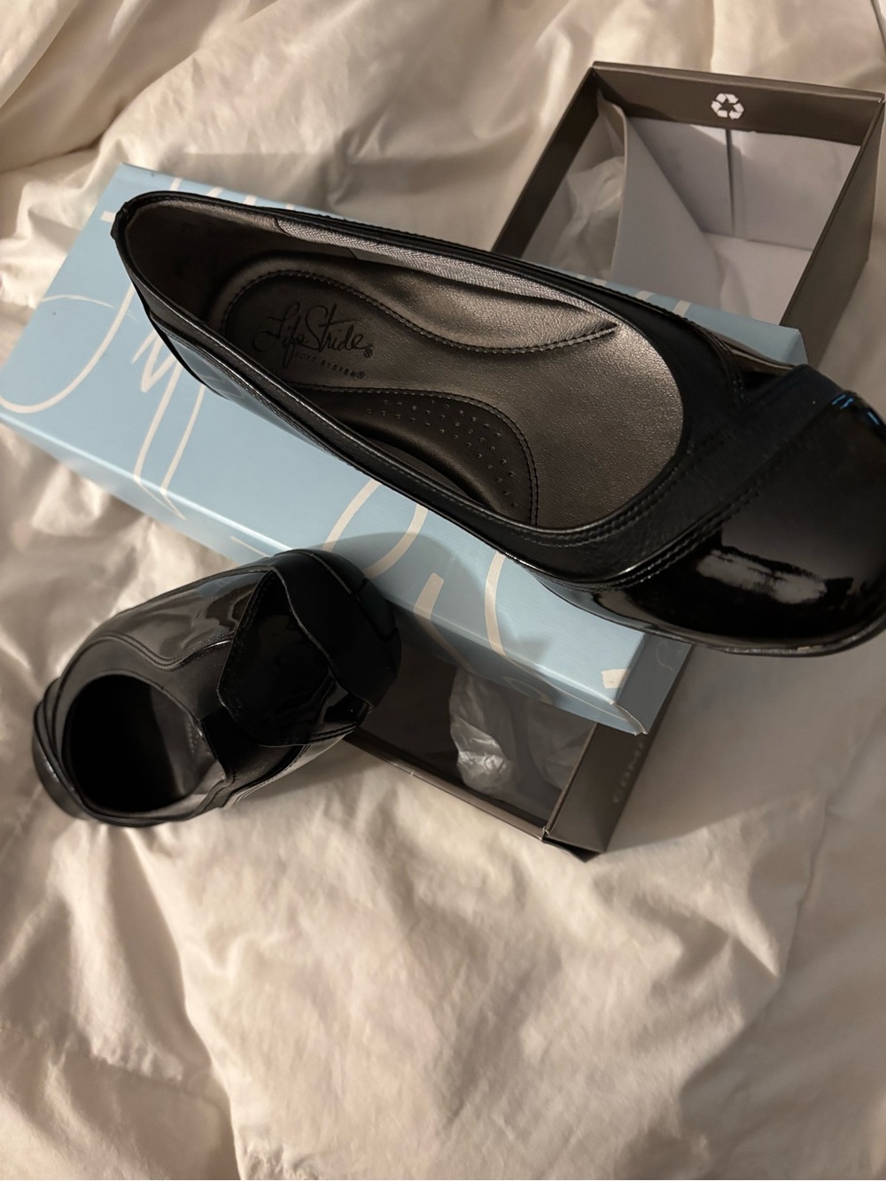 Life Stride Black Patent Round-Toe Ballet Flats